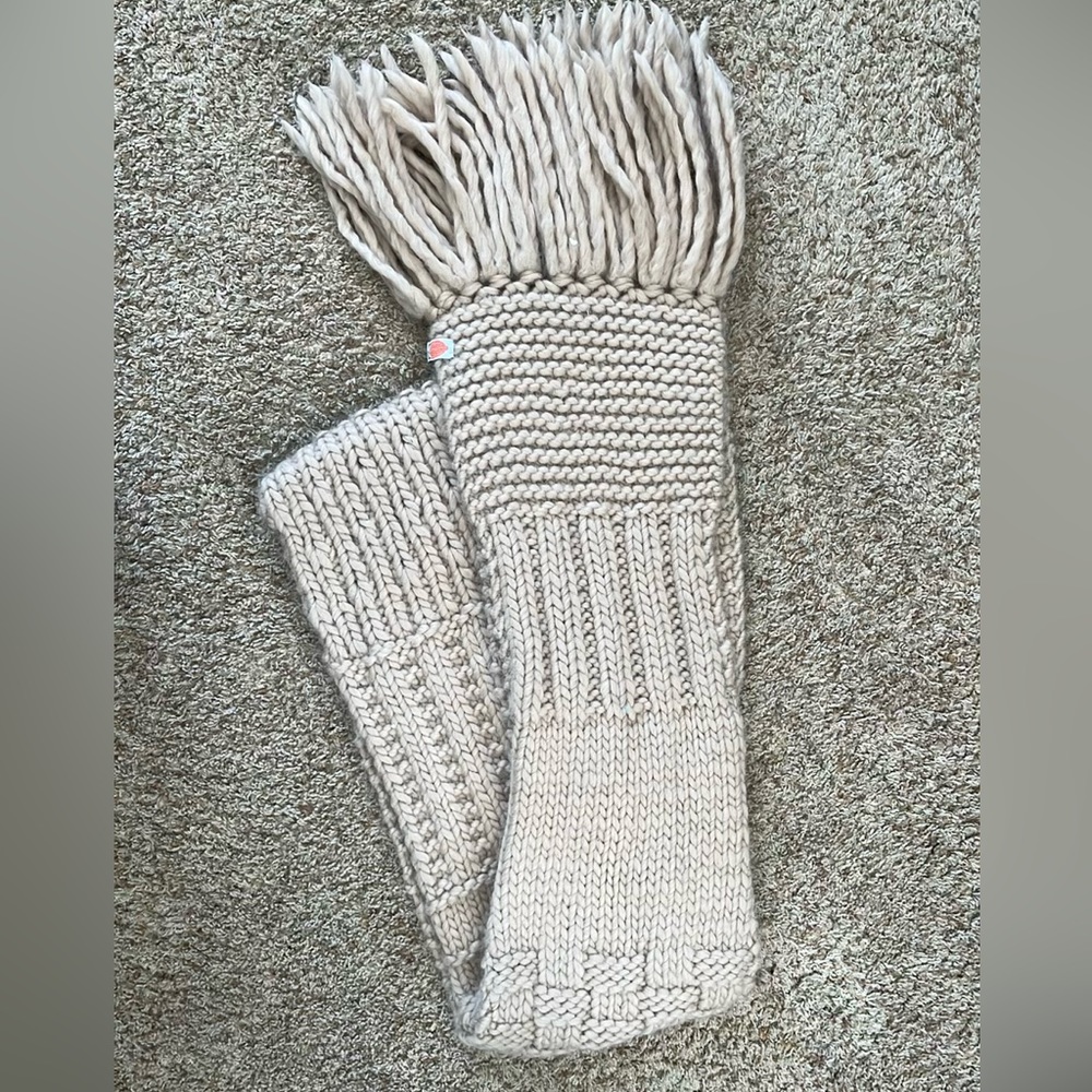 NWT The Throwbridge Scarf Camel